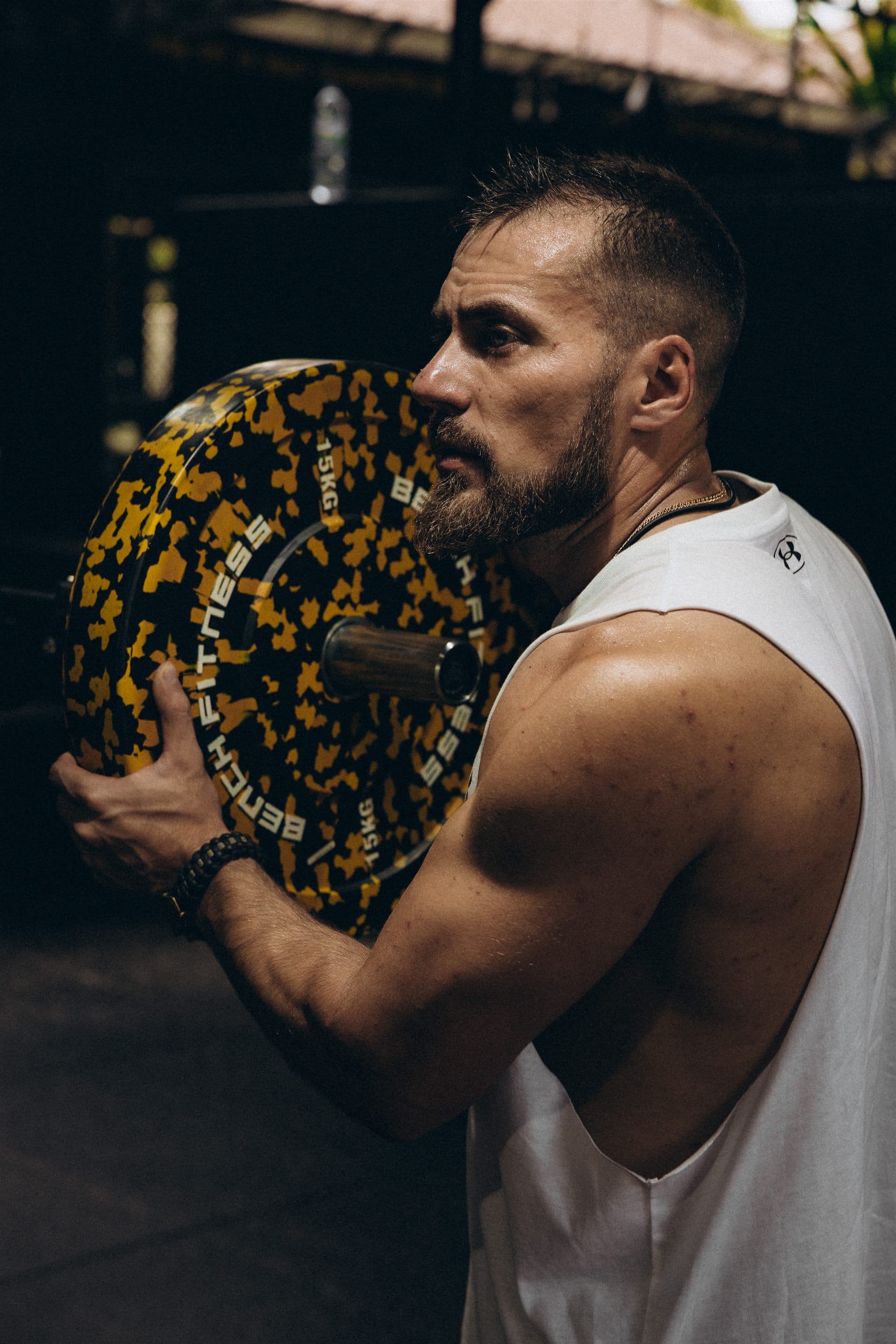 Артур с соревновательным диском BENCH FITNESS